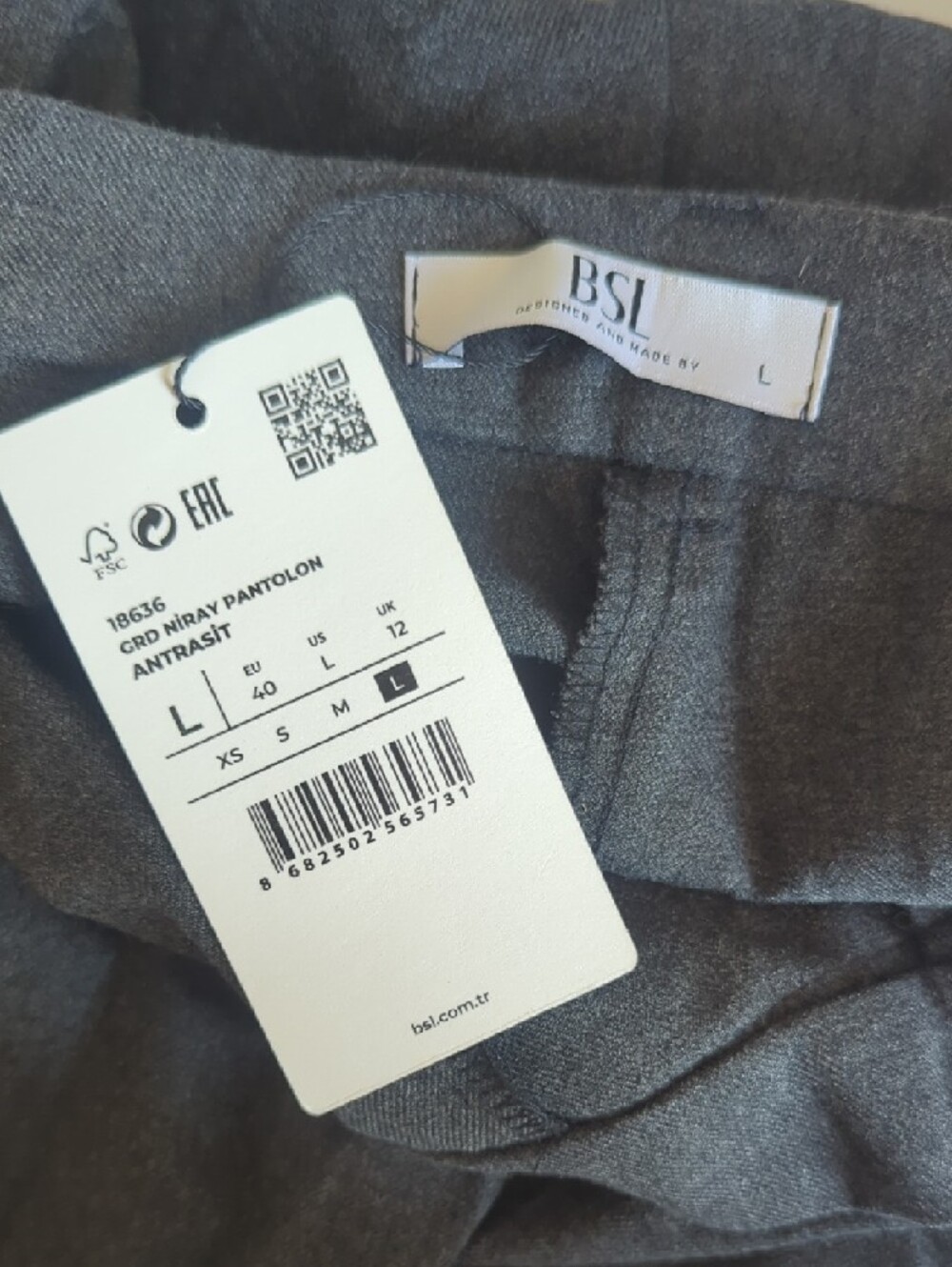 Tailored Wide-Leg Trousers in Charcoal Gray - Women's - Picture 6 of 7